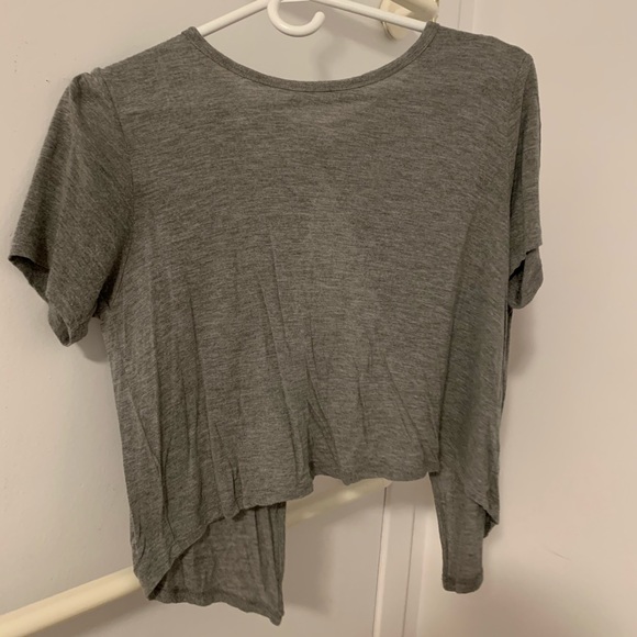 Aritizia open back grey t-shirt - Picture 2 of 3